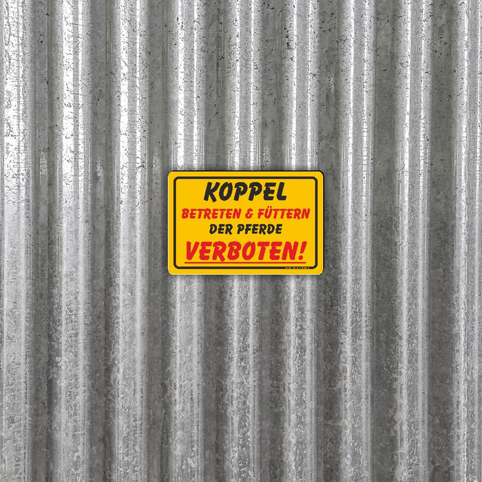 Koppel Betreten und Füttern der Pferde verboten!